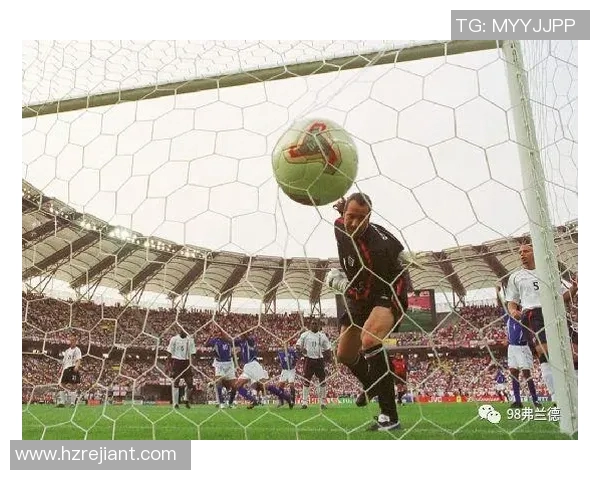 足球明星卡恩携手耐克展现巅峰技艺与激情瞬间的精彩广告大片